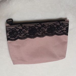 Adorable makeup bag✨🌸